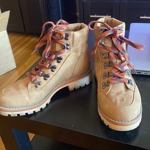 Crown vintage tan boots